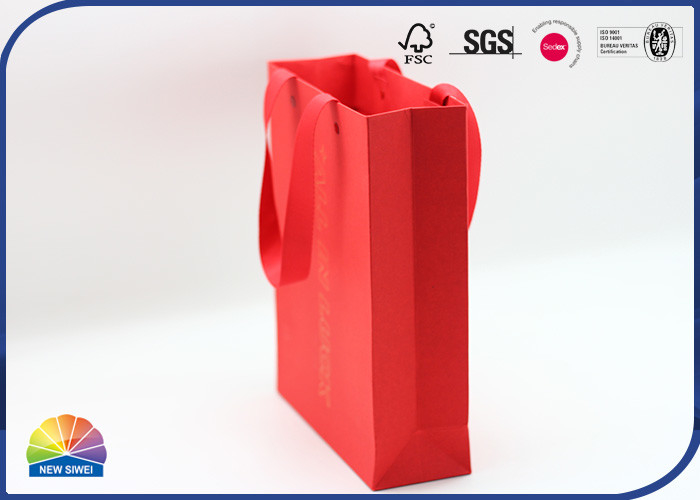 Colore rosso di timbratura di oro Logo Paper Gift Bag Bright per l'imballaggio dei regali di festa
