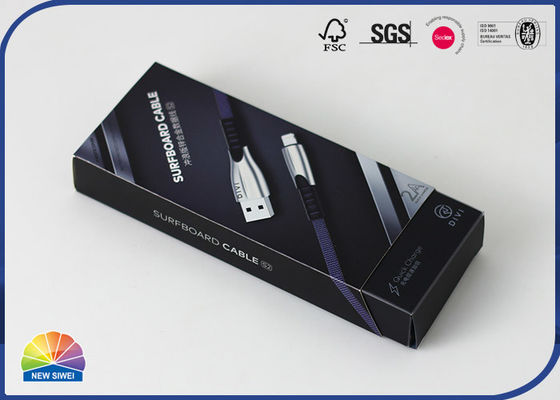 Cassetto che piega facendo scorrere il cavo di USB della scatola di carta che imballa con il vassoio di plastica